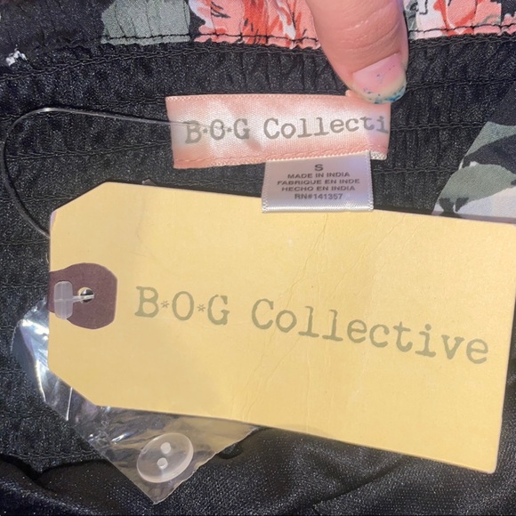 Floral Black Women's Top - Picture 2 of 3